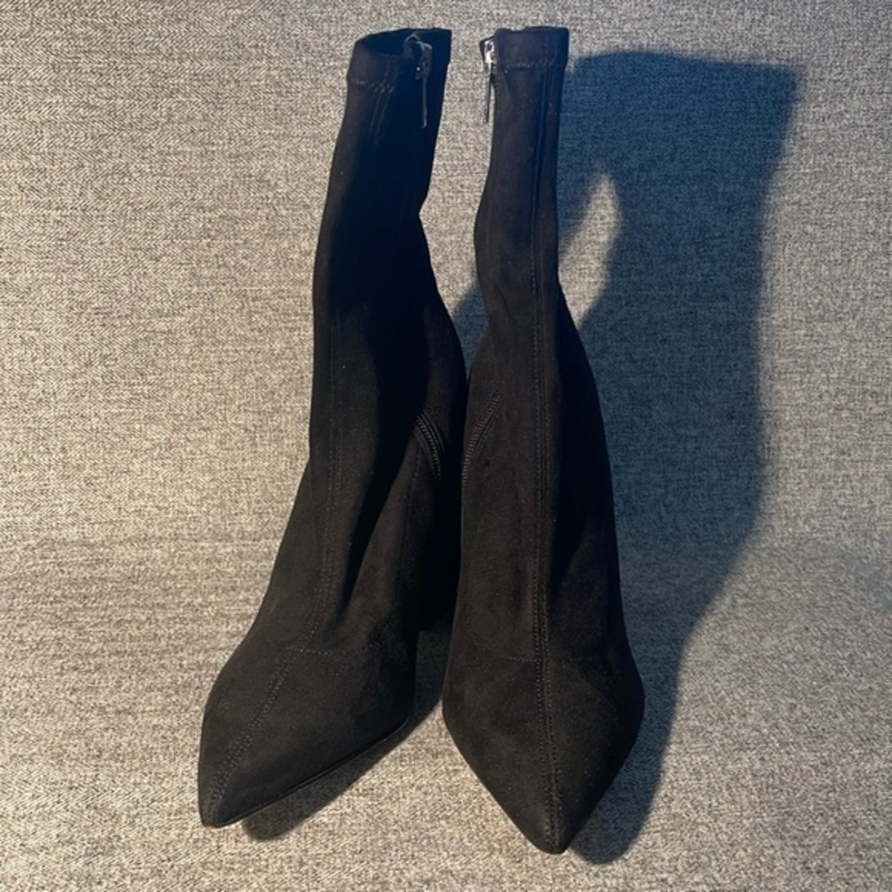Marc Fisher Larry Pointed Toe Boot. NEW